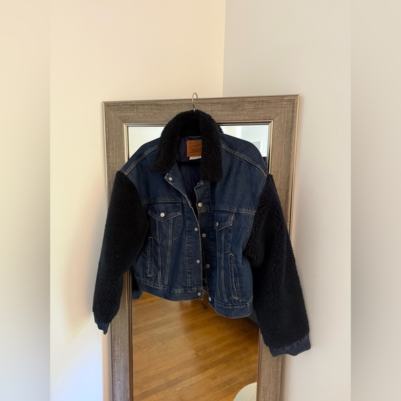 Levi's Cocoon Shearling Trucker Dark Wash Denim Sherpa Jacket - Picture 1 of 6